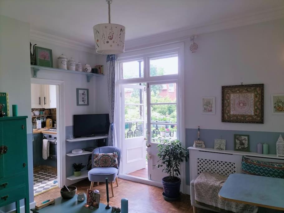 Apartament Charming London With Balcony Zewnętrze zdjęcie