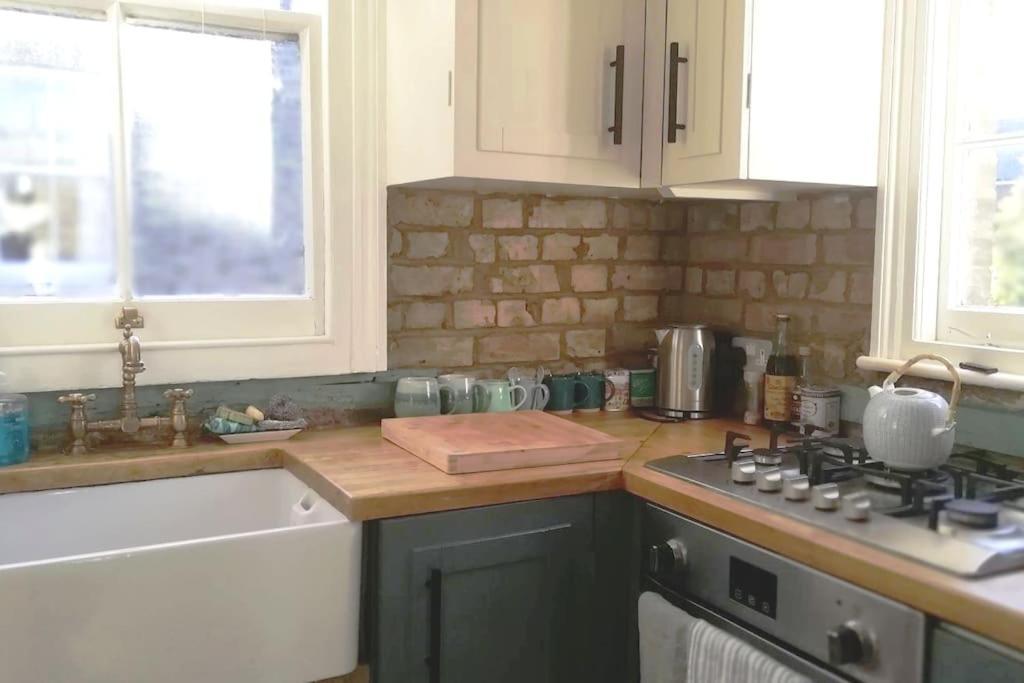 Apartament Charming London With Balcony Zewnętrze zdjęcie